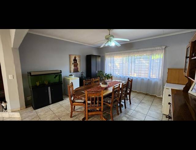 6 BEDROOM HOUSE FOR SALE IN THERESAPARK